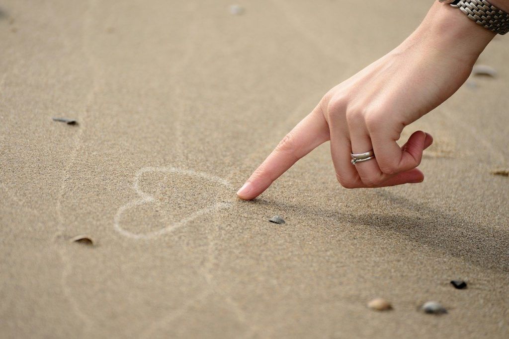 hand, heart, draw-4752642.jpg